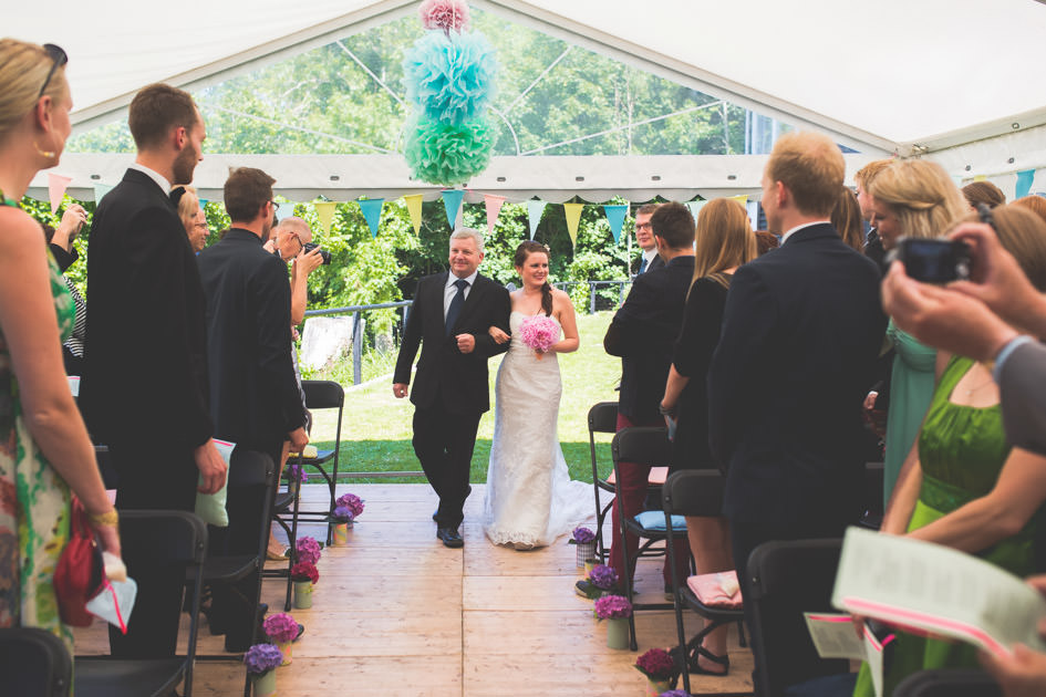 Bryllupsfotograf i telt i Kbenhavn med brudepar